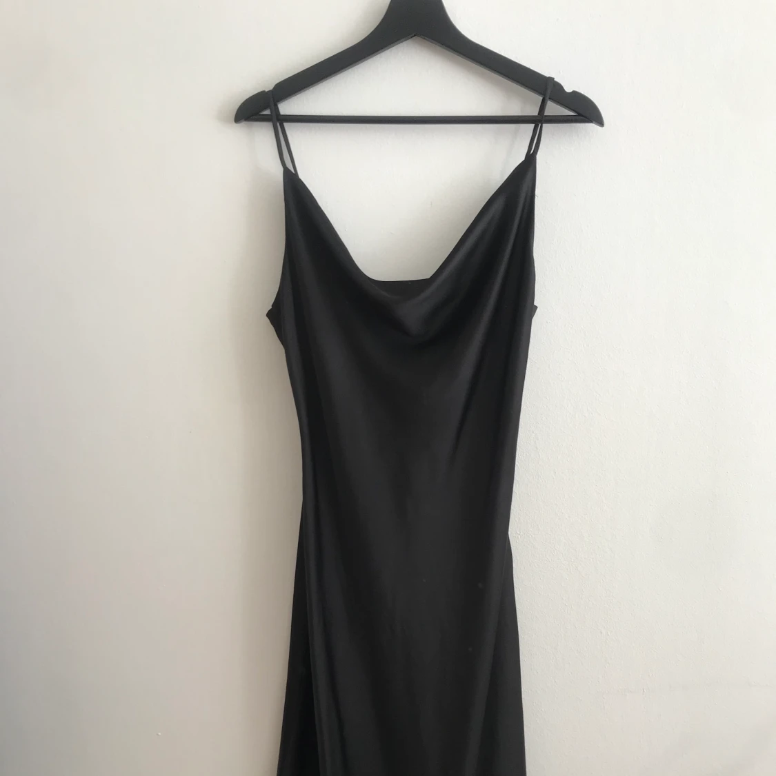 Svart sidenklänning - 91