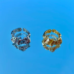 Ringar - Vår supersnygga 18K Gold Plated ring för 119kr/st🤍 Paketpris för 2 ringar är 199kr💫 Ringarna är justerbara. Följ oss jättegärna på Instagram @WidaDetails 💌  Psst… kika in vår plickprofil för fler ringar💕