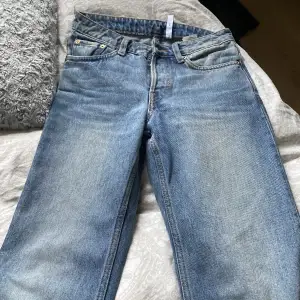 söta jeans ifrån weekday i modellen Pin, använda 1 gång . Köpare står för frakt ! 