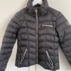 Jacka  - Snygg vårjacka från flash 