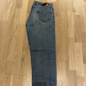 Vintage Levis  - Vintage Levis, härligt slit.  Size 30/30   
