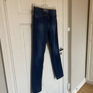 Säljer ett par snygga jeans från Only. Storlek M/32. I fint skick. Skinny modell.