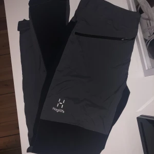 Hahlöfs byxor - Äkta haglöfsbyxor, endast testade och använda 1 gång så gott som nya.
