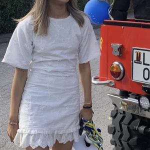 NA-KD klänning - Känning köp här på Plick som tyvärr inte passade. Mycket fint skick! Storlek xs, frakt tillkommer 