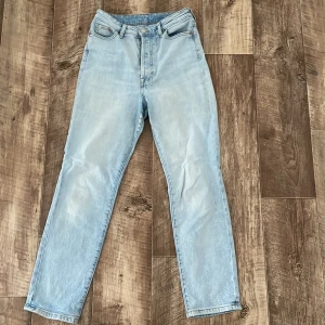 Jeans - Jeans hög midja stl 34.