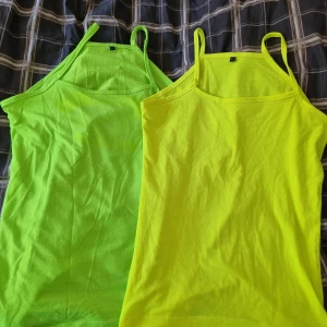 Linnen  - 2 st färg glada linnen 