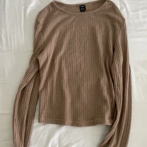 Oanvänd topp - Oanvänd topp, shein. Mauve/brun/rosa.