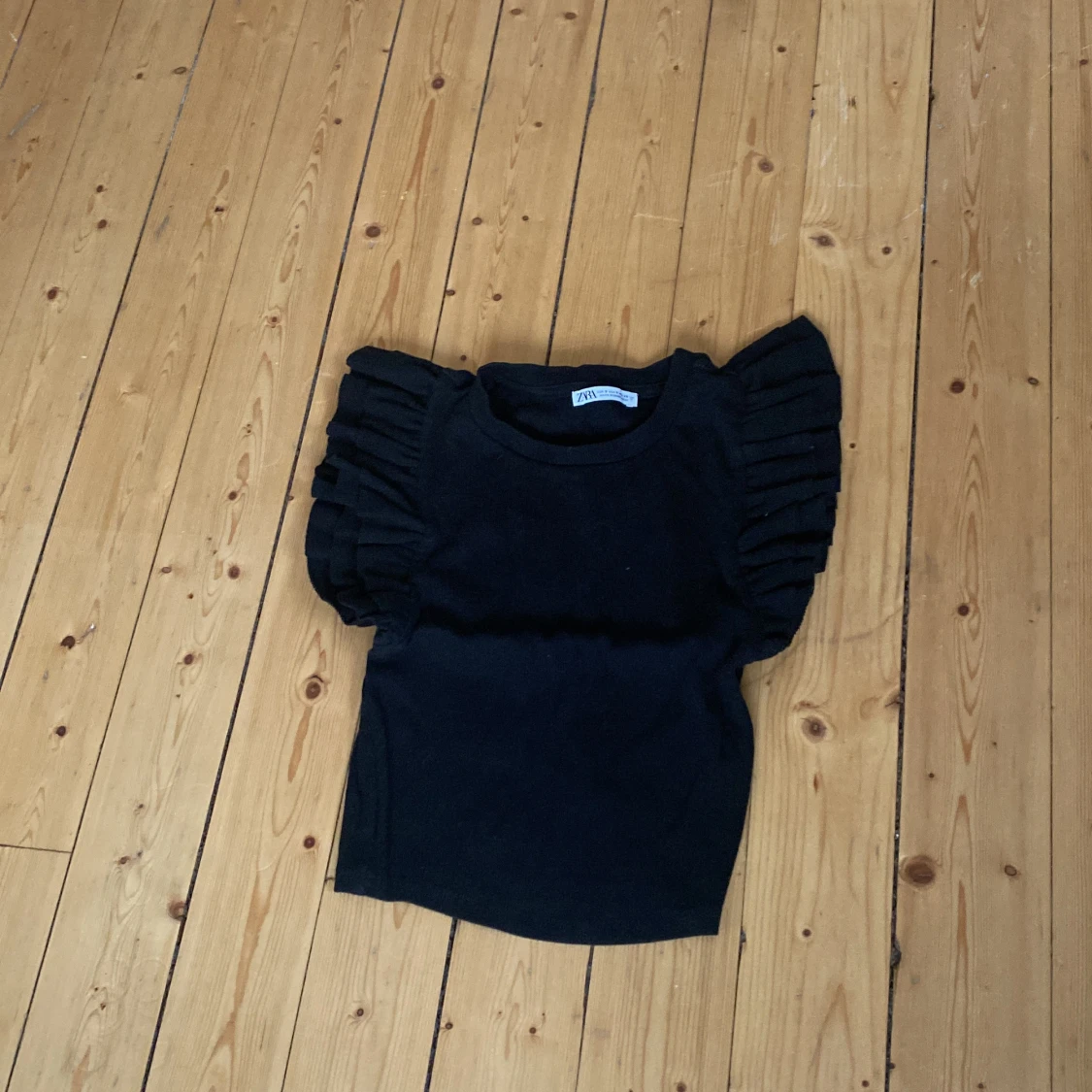 Zara topp med volang - 90