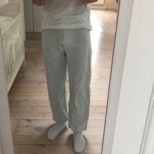 Weekday Galaxy - Bleached galaxy jeans från weekday. Väldigt bra skick, inga fläckar eller tecken på slitage. Nypris 600kr