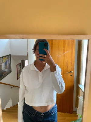 Vit långärmad med krage - Vit långärmad T-shirt med krage, storlek M