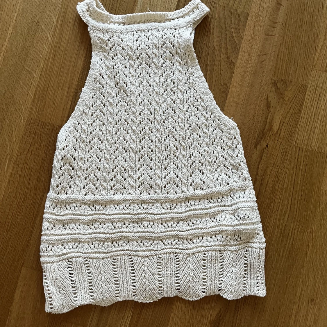 Oanvänt stickat linne från mango  - 90