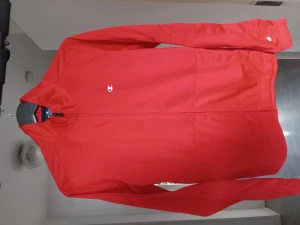 Champion tracksuit Ny! - Helt ny, strlk s, jag har dock gått upp lite i vikt så sitter för tight. Aldrig använd. Nypris 600.