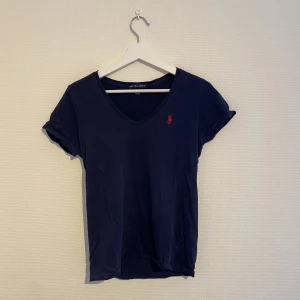 T-shirt  - Superskönt material, sparsamt använd!✨🌸