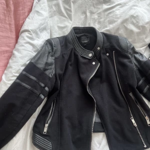 Skinn/mocka jacka - Snygg skinn/mocka jacka från ”Tindra” använd några gånger.