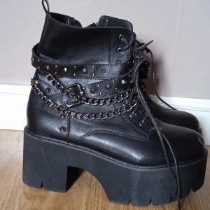 Boots - Boots köpta på shein. Aldrig blivit använda! Storlek 40.
