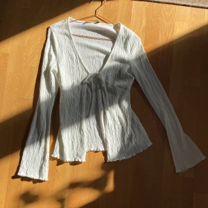 Bikbok topp - Söt, nästan helt oanvänd sommar topp från bikbok🌸✨