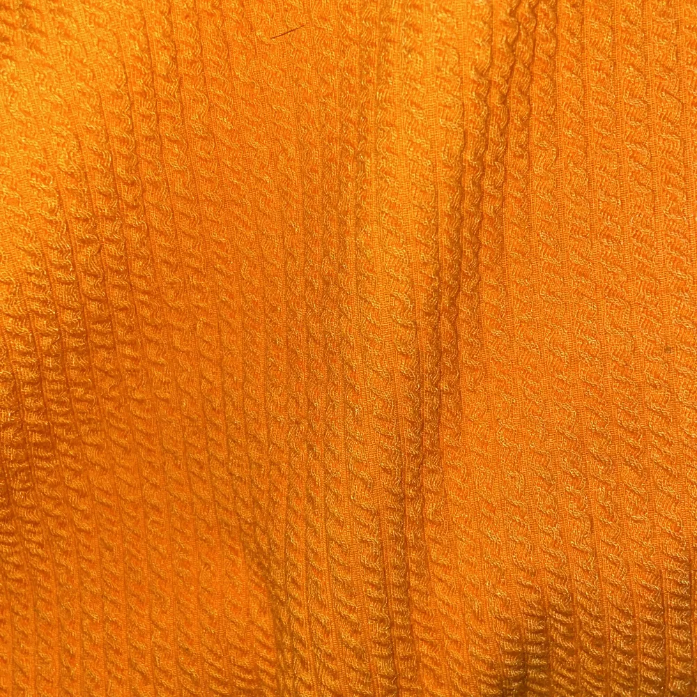 Orange body från Bik Bok. Storlek M. Aldrig använd då den är lite stor i storleken.. Toppar.