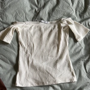 Offshoulder topp - Fint bagagnat skick