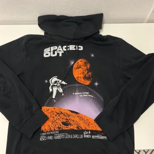 Kenzo Hoodie - Nypris 3300, 6.5/10 skick. 