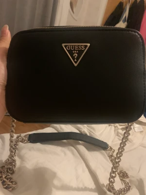 guess väska - en guess väska i nyskick