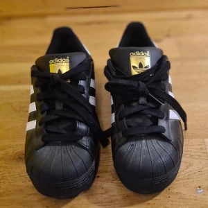 Adidas  - Fina adidas ny skick 