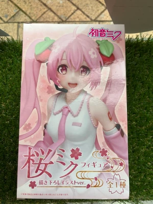 Hatsune miku cherry blossom - Helt ny oöppnad hatsune miku figure. Skriv om ni vill köpa! Köparen står för frakt 69kr via postnord!🩷
