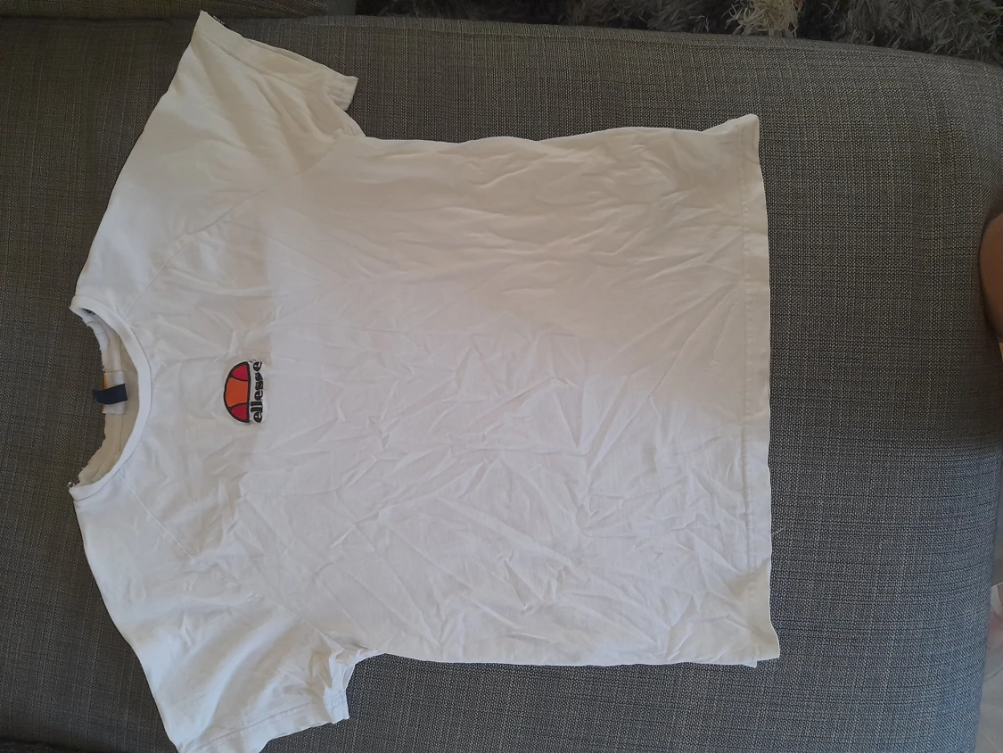 Vit Ellesse T-shirt!