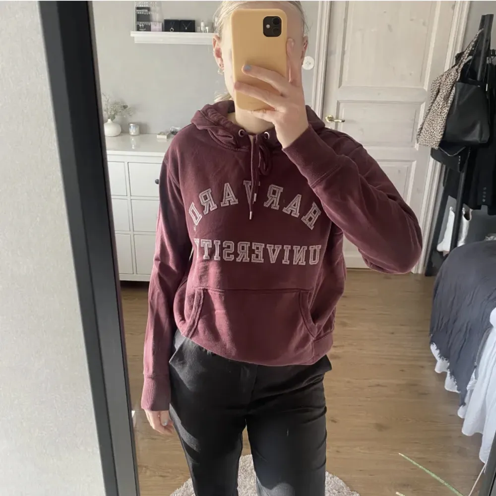 Vinröd hoodie från hm! Fin höstig färg❤️. Hoodies.