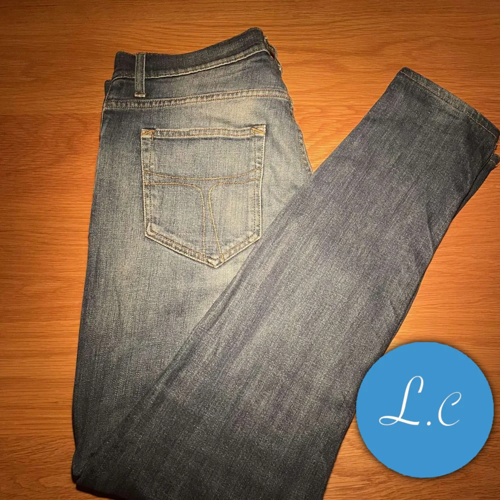 Jeans från Tiger of Sweden | Storlek 31/34 - Snygga jeans utan några defekter - Pris: 299kr Nypris: 1,400kr. Jeans & Byxor.