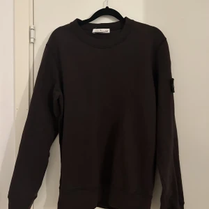 Stone island sweatshirt - Har bara använt 2 gånger och köpte den i nk förra vintern