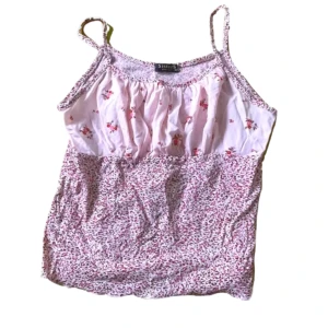 blommig y2k topp - sött blommigt rosa linne från 00-talet! Passar s- xs