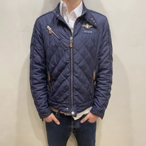 Jacka Morris  - Hej! Säljer nu min jacka från märket Morris storlek S i fint skick. Modellen på bilden är 180cm lång och väger 80kg. Tveka inte på att höra av dig om du har några frågor eller funderingar kring varan!