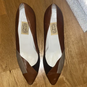 Vintage kitten heels  - Italienska vintage läder kitten heels, så fina tyvärr lite små på mig