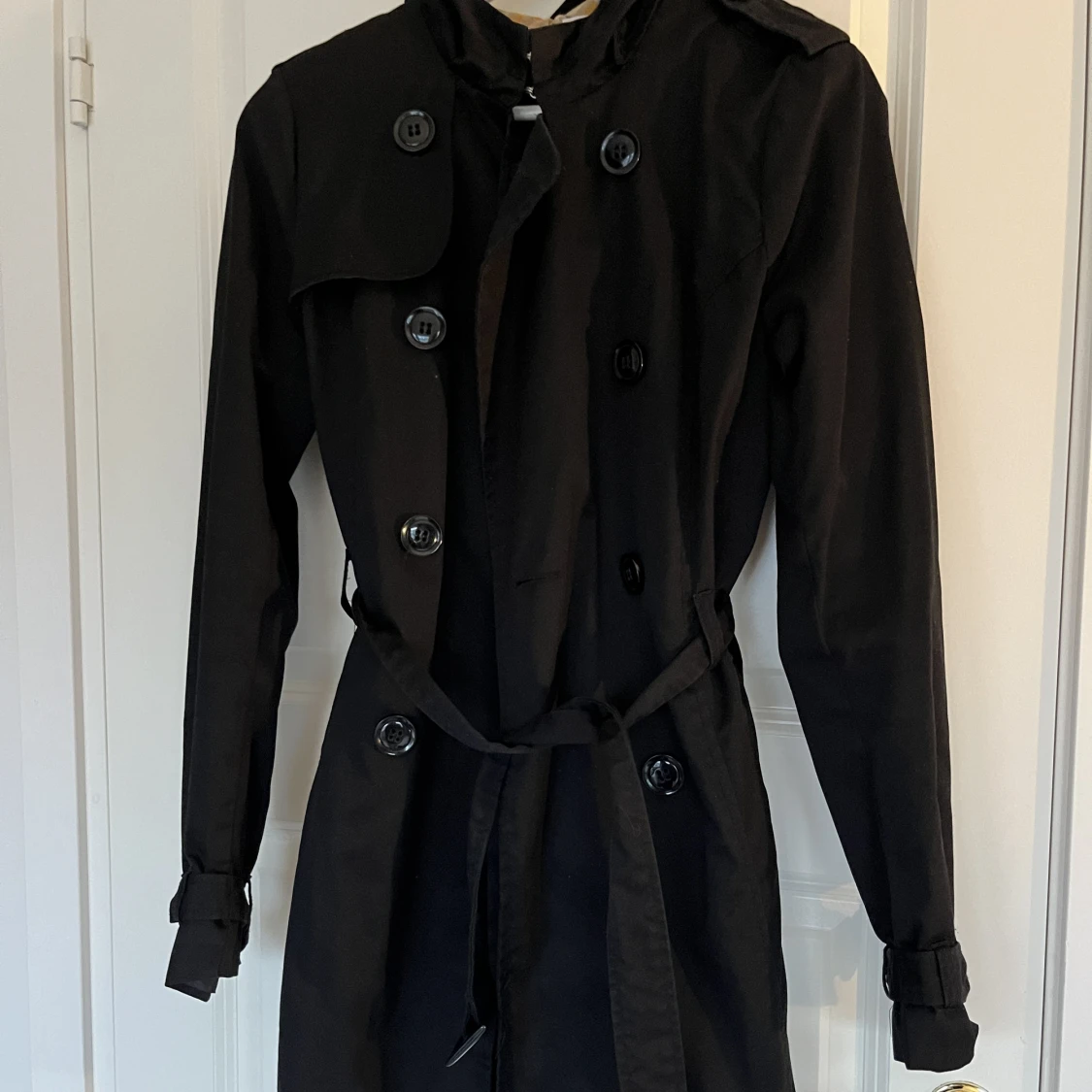 Svart lång trenchcoat 