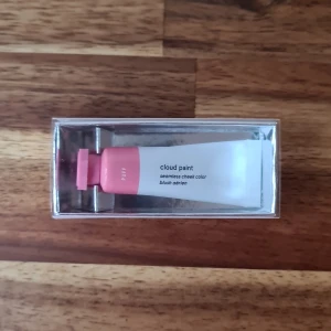 Cloud Paint "Puff" blush - Oöppnad cloud paint "Puff" för att Glossier skickade fel färg. 