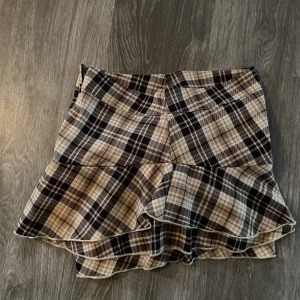 Kjol från Shein, Small. - Byxkjol från Shein, storlek Small