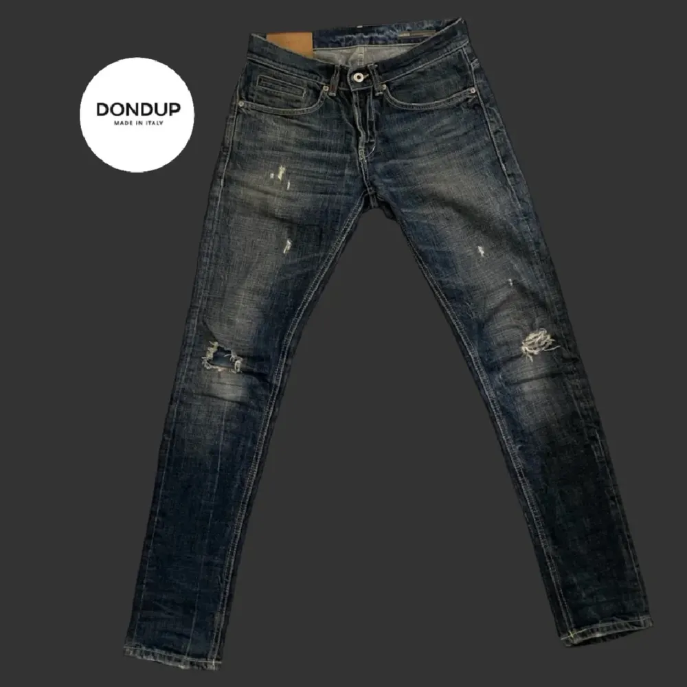 Säljer dessa sjukt trändiga Dondup George jeans. Vid fråga är det bara att skriva!. Jeans & Byxor.