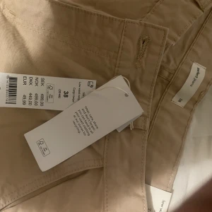 Gina cargo byxor!!! - Säljer dessa jätte fina cargo byxor från Gina som sitter så bra vid rumpan!! 300kr då de är nya nya inte ens testade, prislappen sitter fortfarande kvar💗 (vid snab köp kan priset diskuteras)