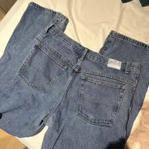 Jeans köpte second hand från ÖA