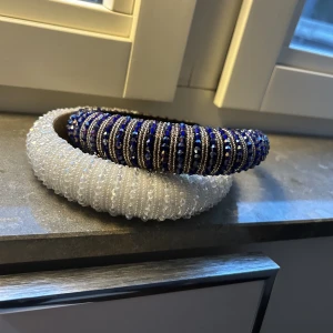 Diadem - Säljer dessa jättefina diademen då de tyvärr inte kommer till användning! Köp bägge för 179kr, eller ett för 100kr🤍