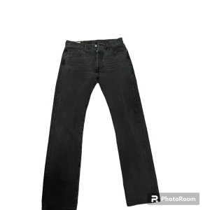 Levis 501  - Säljer dessa levis 501 pågrund av felköp 