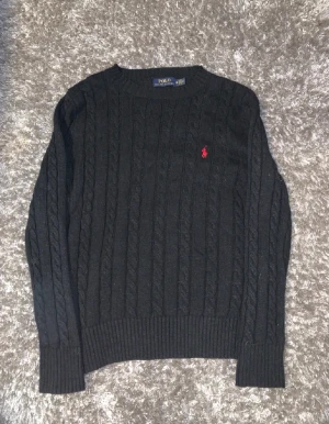 Raph lauren tröja - 9/10 skick. Knappast använt. Bra pris. Fler frågor skriv.