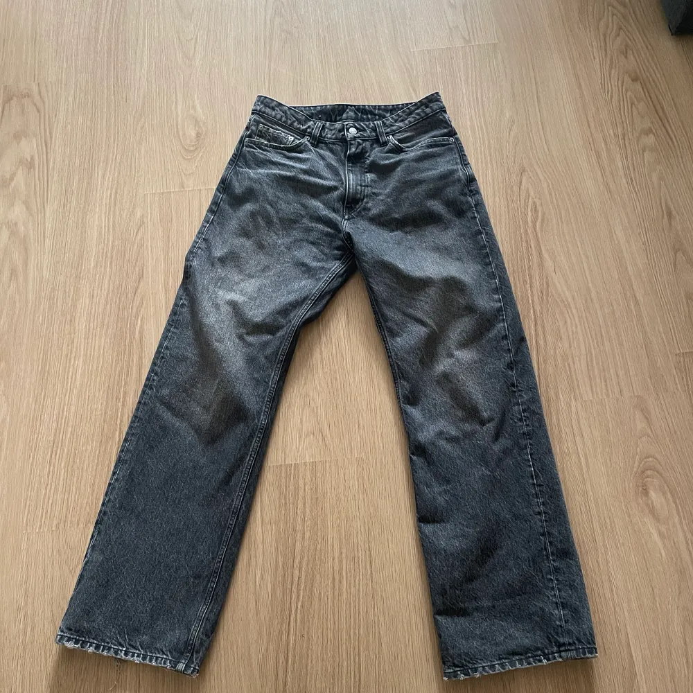 Hope Stockholm jeans, land modell. Sitter baggy, riktigt snygg grå färg. . Jeans & Byxor.