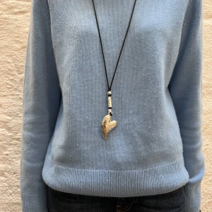 Halsband med hjärta - Halsband med silvrigt hjärta