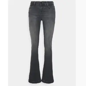 Säljer dessa LTB jeans köpta som inte har kommit till användning!!💓💓 köpta från zalando, originalpris: 828:-