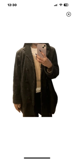 mörkgrå kappa - vill bli av 😭😭