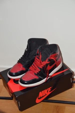 Jordan 1 patent bred - ordan 1 patent stl 44 Säljer dessa Jordan 1 patent bred på grund av att de är för små. Köpta för ca 2 år sedan. Använda fåtal gånger. Öppen för bud 