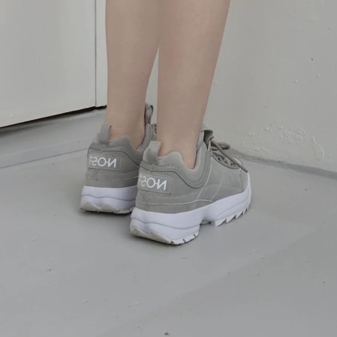 Grå/beige skor - 91