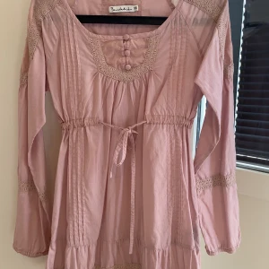 Bondelid blus  - Supersöt, ingen tvättpåverkan eller andra defekter. Pris kan diskuteras vid snabb affär!