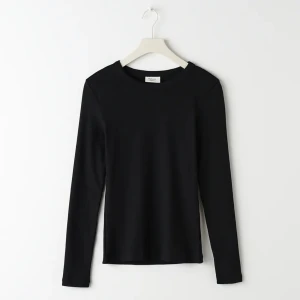 Långärmad svart - Svart långärmad från gina!